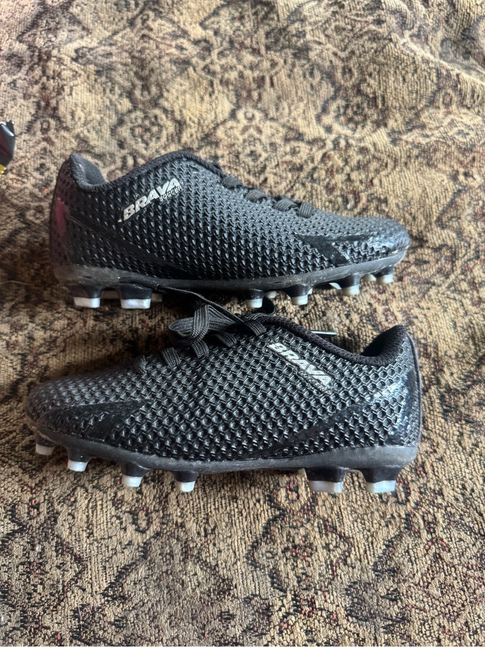 BRAVA Kids Black Soccer Cleats – Lightweight Youth Sneakers